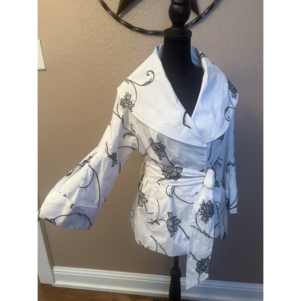 D&Y Women's‎ Wrap Jacket Black White Floral Cotton Spandex Wide Collar Belt Sz M